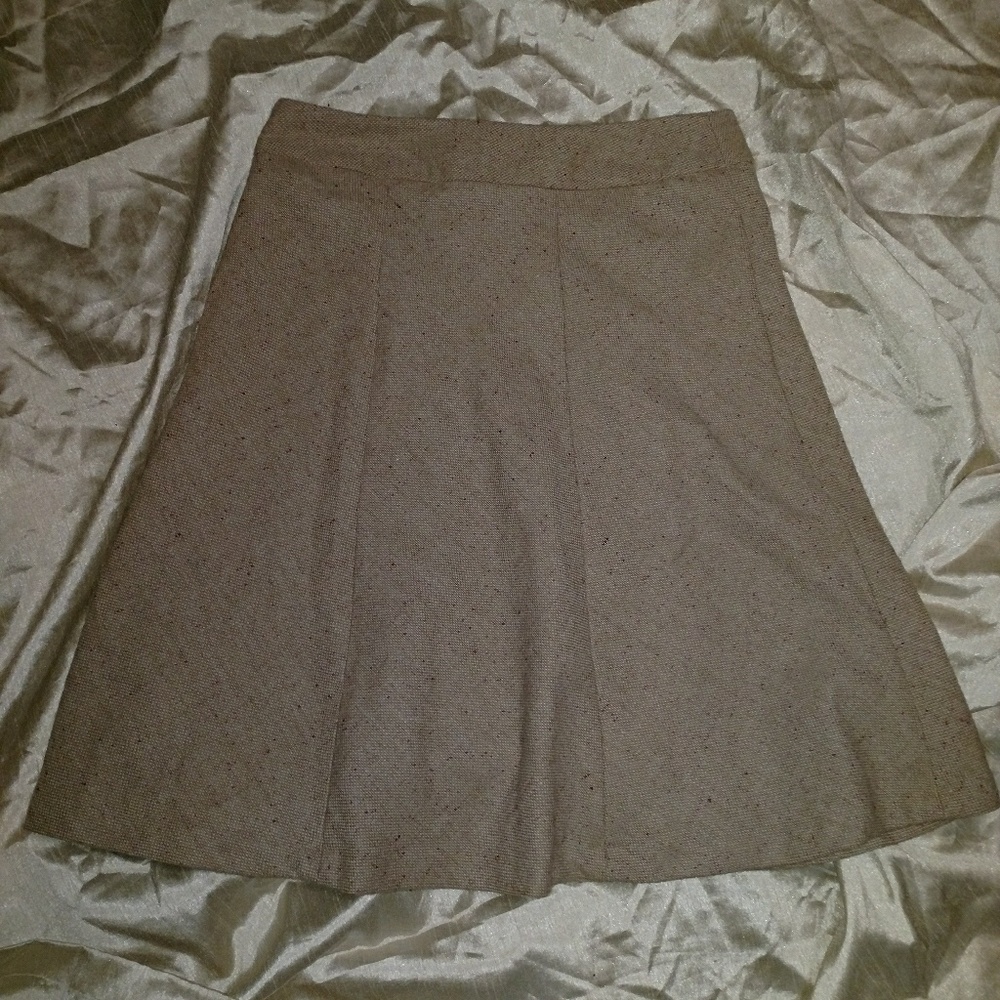 Mid length skirt